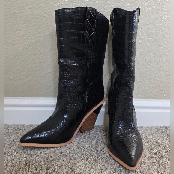 Shoes - Cowboy Western Style Faux Leather Croc-Embossed Festival Boots Size 39 US 8.5